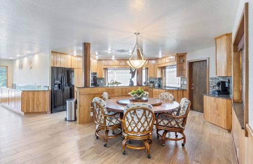 Crystal River Casa | The Hydeaway! Waterfront, Docks, Ice Machine, Kayaks, by King Springs