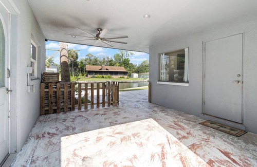 Crystal River Casa | The Hydeaway! Waterfront, Docks, Ice Machine, Kayaks, by King Springs