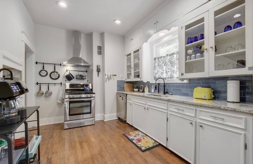 Hancock Casa | The HydeOut; Vintage Luxury Boho central Austin retreat close to it all!