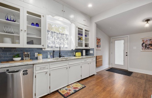 Hancock Casa | The HydeOut; Vintage Luxury Boho central Austin retreat close to it all!