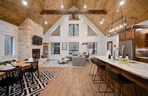 Pickens Cabina | The Hygge House- Lux w/Dual Shower, Soak Tub & Spa
