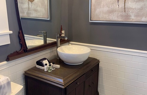 Emporium Hotel | The Hygrade Inn