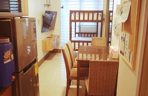 Highway Hills Condominio | The ICONIC: Comfortable living by Awsom Phil