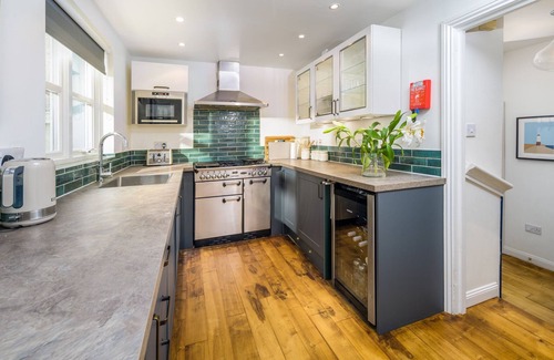 Berwick-upon-Tweed Cabaña | THE INDIGO HOUSE, pet friendly, with a garden in Berwick-Upon-Tweed