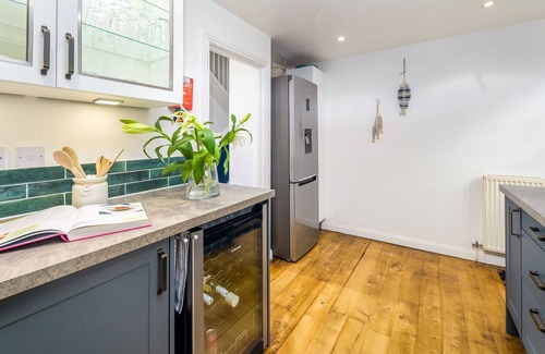 Berwick-upon-Tweed Cabaña | THE INDIGO HOUSE, pet friendly, with a garden in Berwick-Upon-Tweed