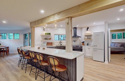Hamlin Cabina | The infamous Pocono Pyramid Featured on HGTV Ugliest House In America!