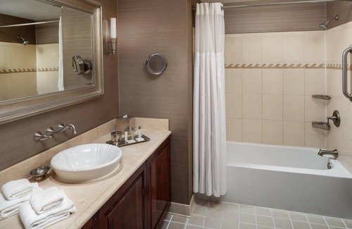 Fells Point Hotel | The Inn at Henderson's Wharf, Ascend Hotel Collection