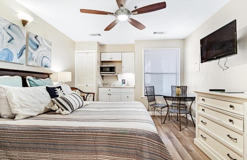 Gulf Lagoon Beach Hotel | The Inn at St. Thomas Square 1304C