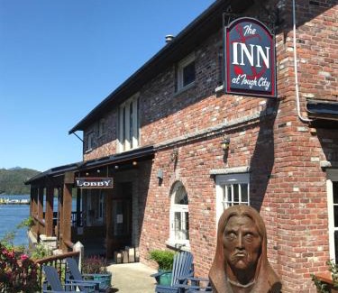 Tofino Hotel | The Inn at Tough City