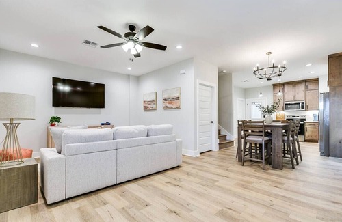 San Angelo Casa | The Inn @ Holiday - 3BR - 2.5BA!