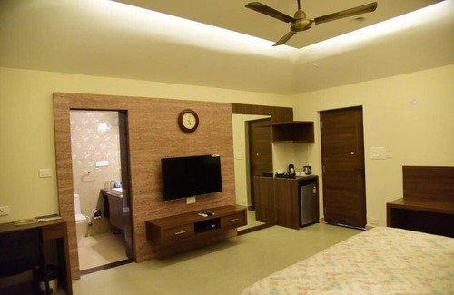 Vainguinim Hotel | The International Centre Goa