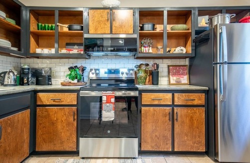 Oxford Casa | The Ira, 1 BR Queen Duplex by Velvet Ditch Villas