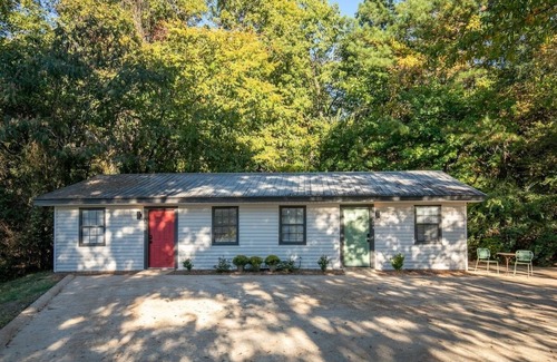 Oxford Casa | The Ira, 1 BR Queen Duplex by Velvet Ditch Villas