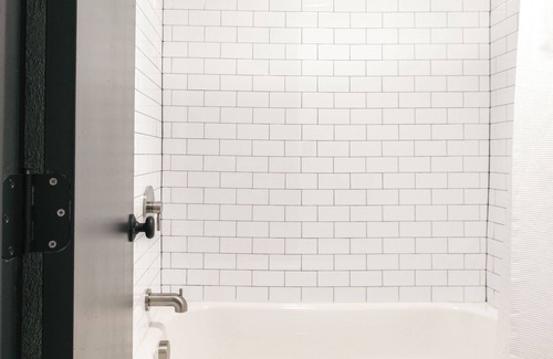 Berry Hill Hotel | The Iris Motel - King Room