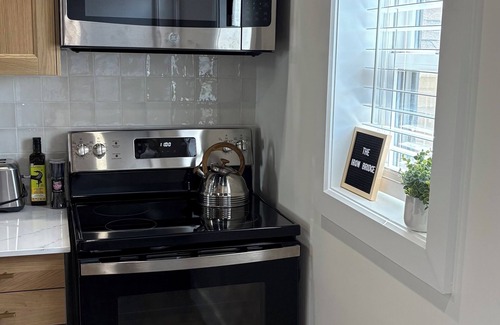 Kitchener Casa | The Iron Bridge on Victoria Park - 1 Bed | 1 Bath