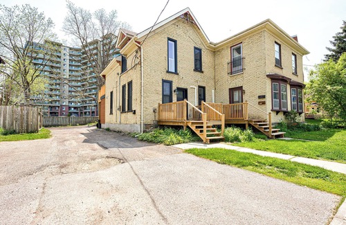 Kitchener Casa | The Iron Bridge on Victoria Park - 1 Bed | 1 Bath