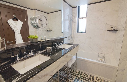 Central New York City Hotel | The Iroquois New York