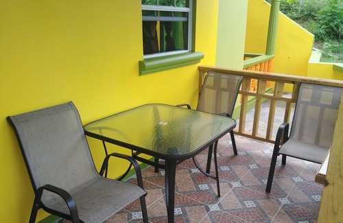 The Lime Apartamento | Contemporary island apartment - 5 min walk to the beach!