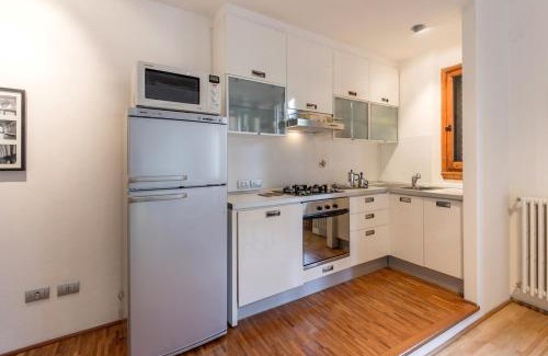 Le Cure Apartamento | The Italian Courtyard with free parking nearby