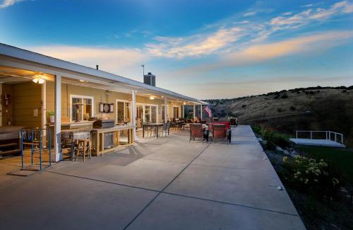 Bradley Casa | The J's Nest Deluxe