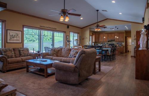 Bradley Casa | The J's Nest Deluxe