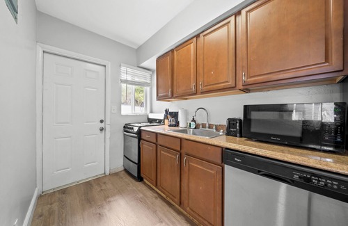 East Fort Lauderdale Hotel | The Jasmine Apartments by Lowkl