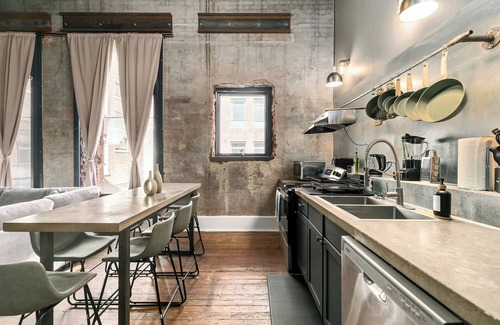 Central City Apartamento | The Jazz Flat| Covered Parking| Sleeps 8| DT