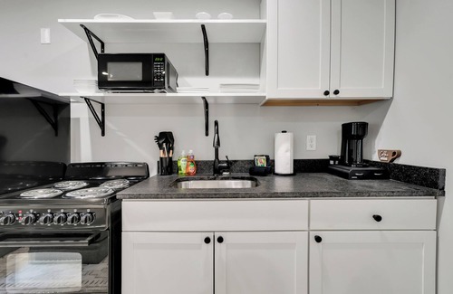 Wilmington Apartamento | The Jewel – Modern Retreat Near YMCA & Downtown