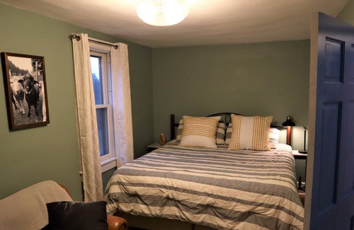 Sheboygan Cama Y Desayuno | The Jewel Suite - Unwind At A Working Sheep Farm Minutes From Everything!
