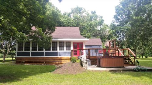 Luray Casa | The Jive - ChristophersRiversideCabin