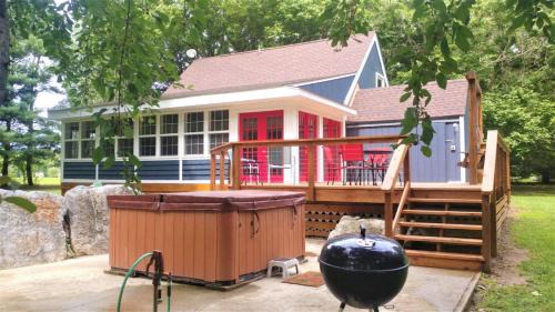 Luray Casa | The Jive - ChristophersRiversideCabin