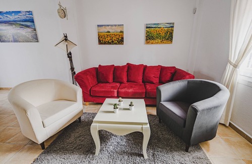 Bornos Cabaña | La Casa de John Wine es ideal para familias con o sin animal de compañia.