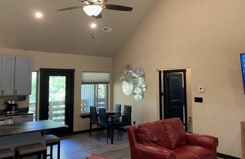 Fayetteville Casa | --~THE JOINT: On Smokey Lane~--3/2 on 2A, Sleeps 8