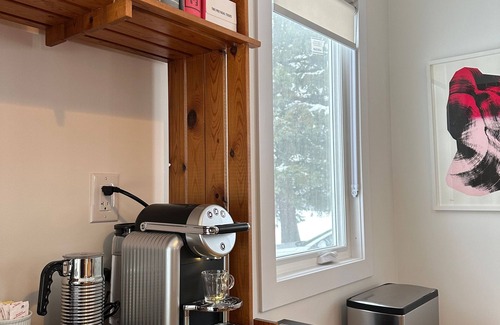 Corbyville Casa | The Jones House | 4 Person Hotel-Style