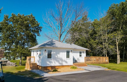 Corbyville Casa | The Jones House | 4 Person Hotel-Style