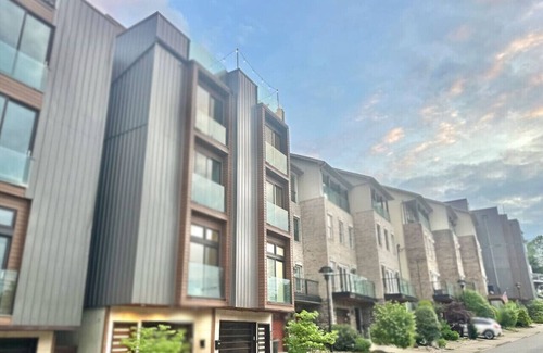 South Side Slopes Apartamento | The Josephine Villa by Luxe PGH