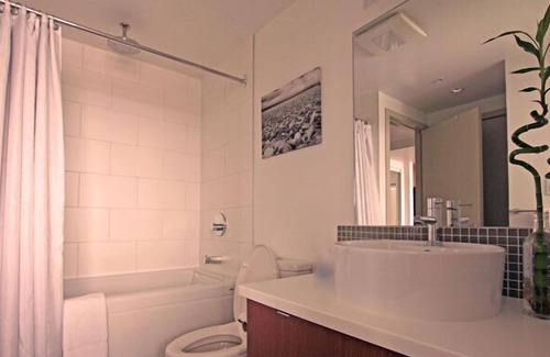 Downtown Victoria Condominio | The Juliet by Victoria Royal Vacations