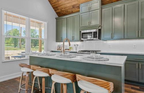 Hot Springs Casa | The June Hot tub with king beds on 2 acres