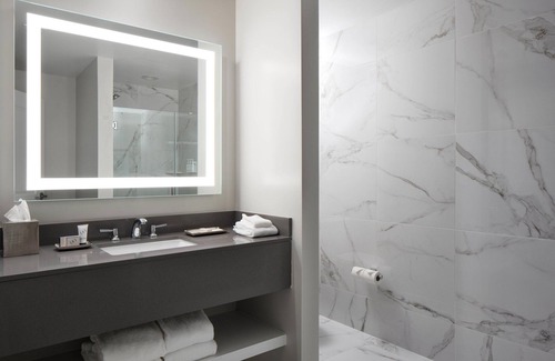 Clearwater Hotel | The Karol Hotel, St. Petersburg Clearwater, a Tribute Portfolio Hotel