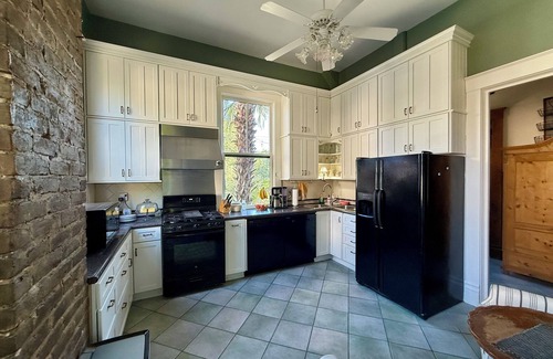 Hannon Park Casa | The Kate Shepard House is a beautiful Queen Victorian catalog home that was built in 1897. Come experience a genuine southern getaway complete with charm and comfort in this beautiful 6 bedroom 6 and half bathroom home in Mobile Alabama. Plenty of ro