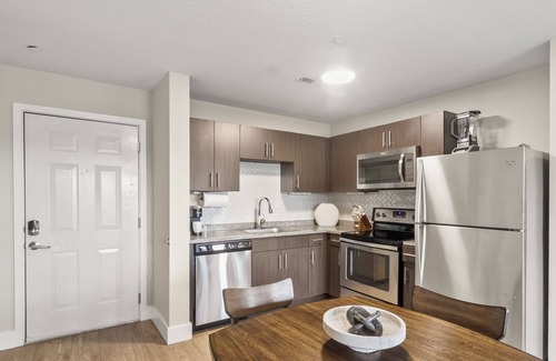 Tuscaloosa Condominio | The Kathleen Riverfront Condo with Pool & Gym Access