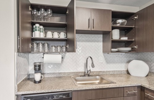 Tuscaloosa Condominio | The Kathleen Riverfront Condo with Pool & Gym Access