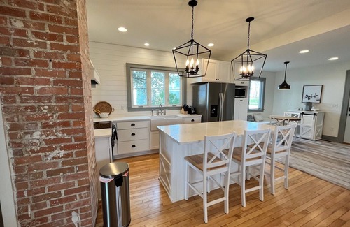 North Mankato Casa | The Kato Farmhouse - Located Near Ball fields, Golf Course, & Bike Trails