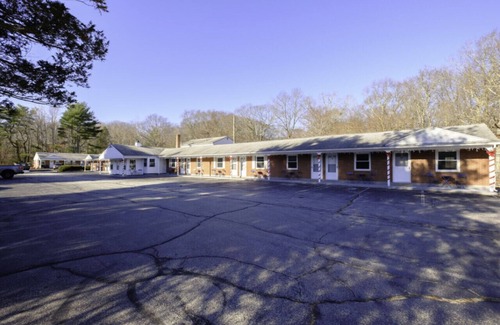 Old Mystic Apartamento | The Kelly Studio · Near Mystic, Casinos + USCGA