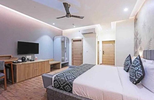 South West Hotel | The Kelvish Plaza