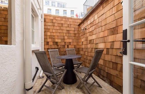 Abingdon Casa | The Kensington House by Hok Living