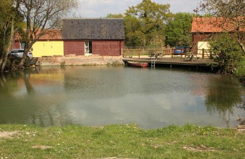 Stowmarket Otro | The Kestrel Shepherd Hut, Whitehouse Farm