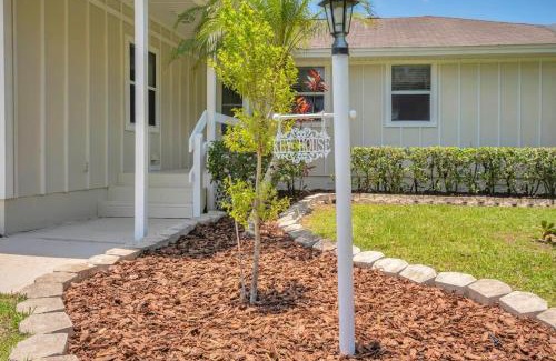 Poinciana Casa | The Key House Large Pool & Backyard