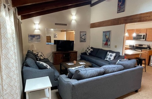 Killington Apartamento | The Killington Chalet, Hot Tubs, Sauna, Boot Dryer