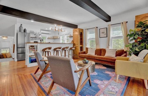 Mount Pocono Casa | The King Queen of The Poconos